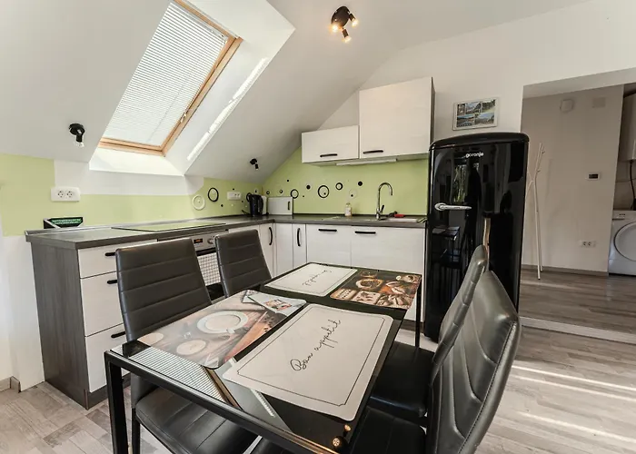 Idyllic Triglav Forest Retreat - Alps, Trails, Lakes, Falls Apartmán